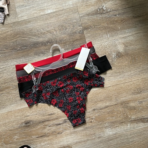 NWT - Adrienne Vittadini no show thong undies size XL - 2 packs of 4 pair each - Picture 3 of 3